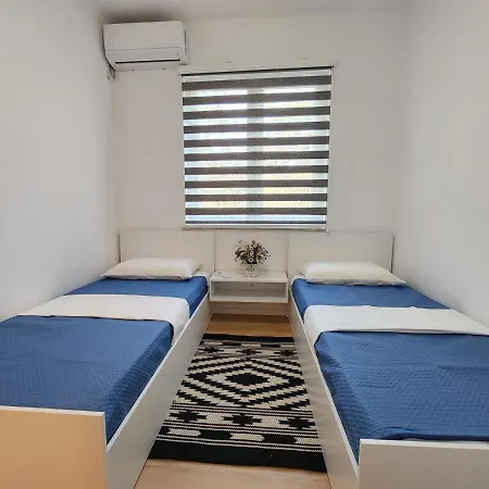 Sweet 21 * تيرانا